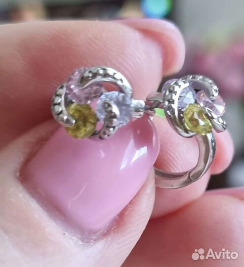 Серьги с танцующими фианитами