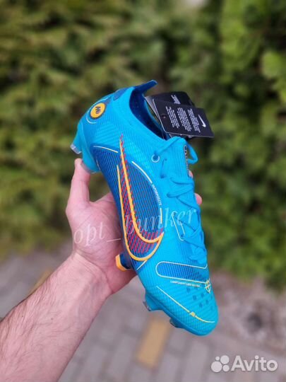 Футбольные бутсы Nike