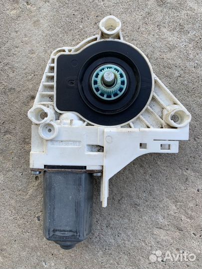 Моторчик стеклоподъемника Audi A6 C7