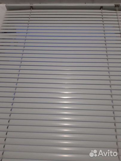 Продаю жалюзи офисные горизонтальные