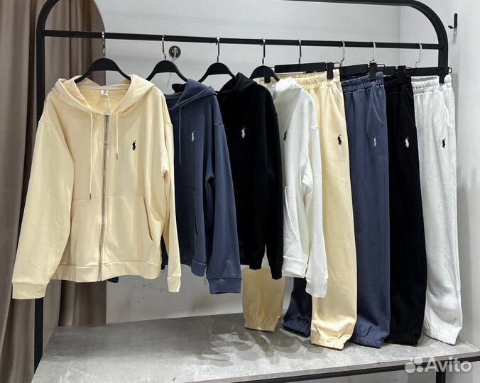 Спортивный костюм женский