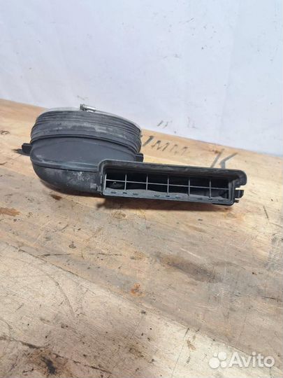 Воздуховод VW Passat (B6) 2005-2010