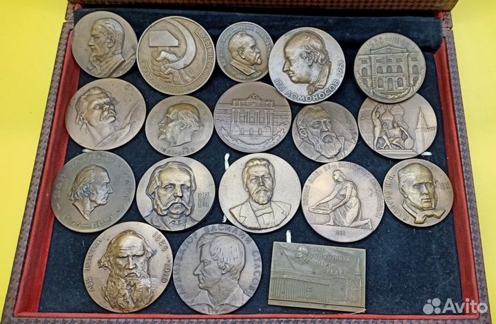 Настольная медаль