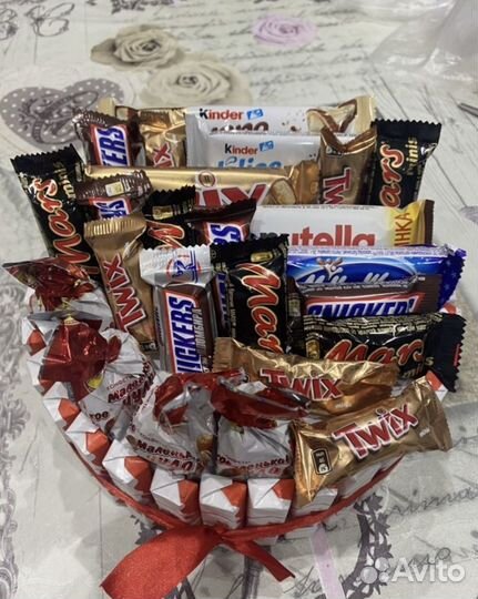 Торт из конфет. Торт из киндеров. Сладкий подарок