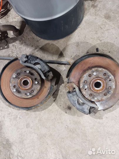 Поворотный кулак Мицубиси RVR 93 года