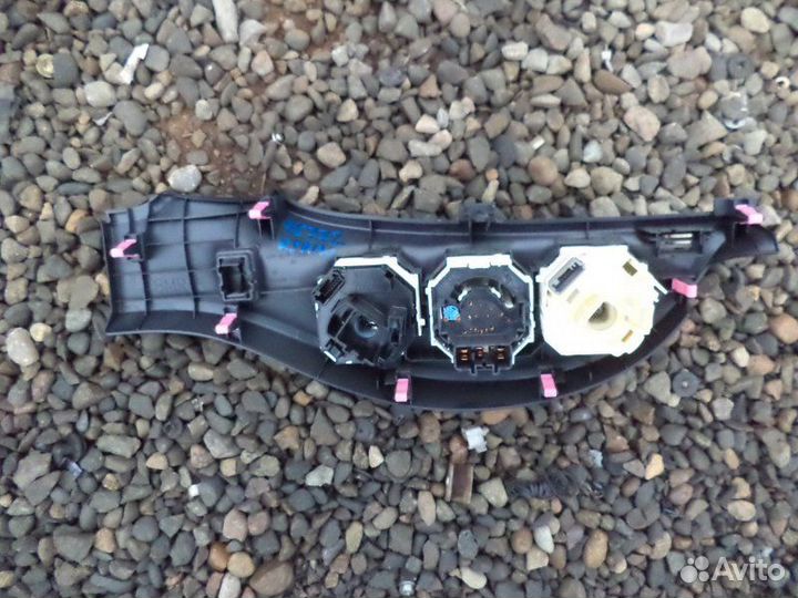 Климат-контроль Toyota Vitz KSP130 1KR-FE 2011/10