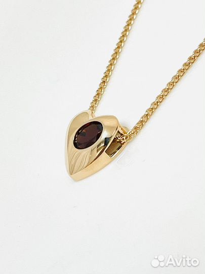Золотая подвеска с гранатом
