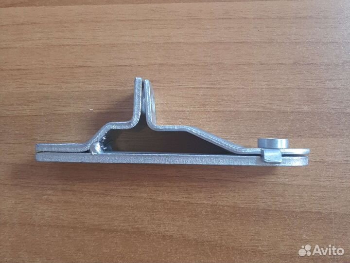 Фиксатор рукоятки двери фургона