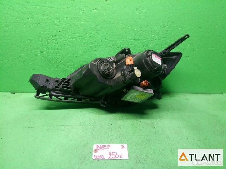 Фара правая mazda axela