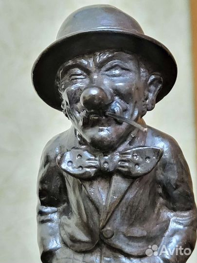 Винтажная авторская бронзовая статуэтка