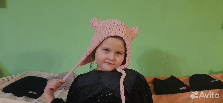 Шапка чепчик из плюшевой пряжи