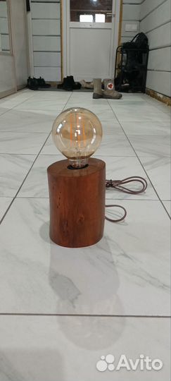 Светильник из дерева