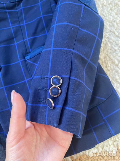 Пиджак и брюки школьные. На мальчика 8-9 лет