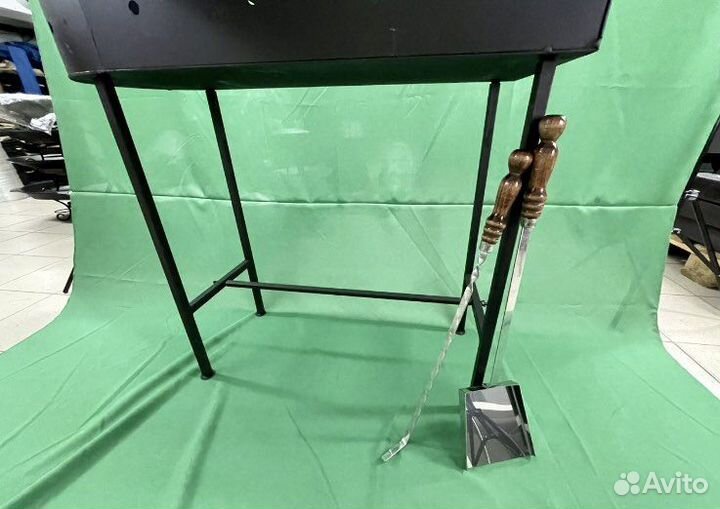 Мангал с подказанником