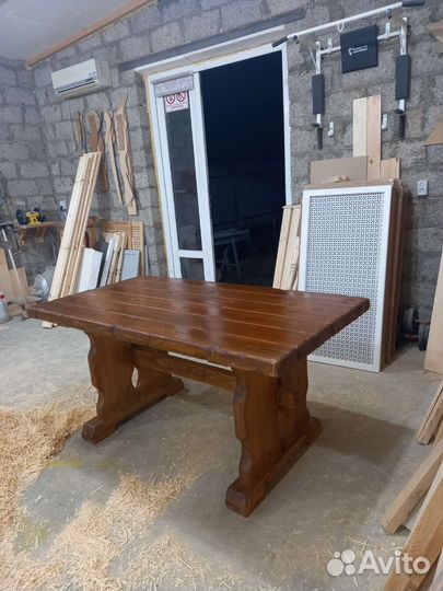 Стол из дерева