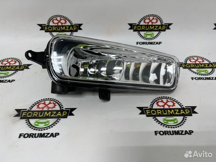 Фара противотуманная передняя правая Ford Focus