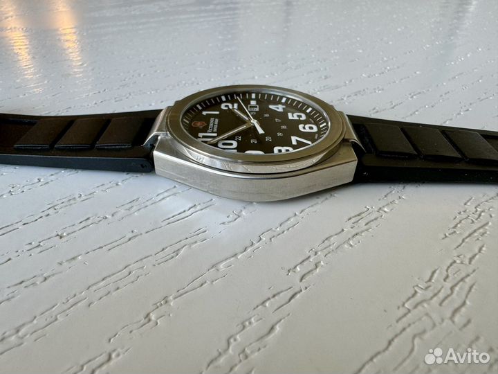 Наручные часы Victorinox Swiss Army Active Convoy