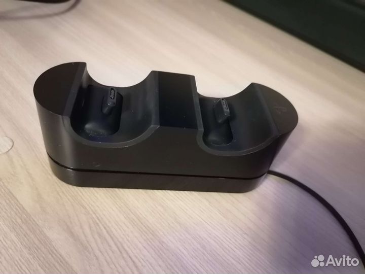 Зарядная станция для геймпада PS4