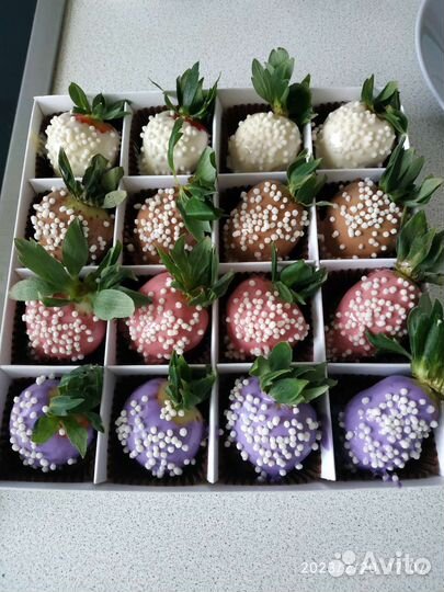 Шоколадные конфеты, клубника в шоколаде