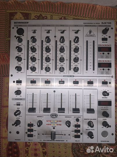 Микшерный пульт Behringer DJX700