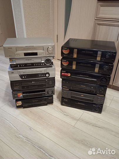 Видеомагнитофоны 12 штук. (Б/у.)