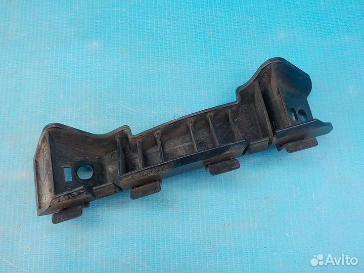 Кронштейн переднего бампера левый KIA Ceed (ED) 20