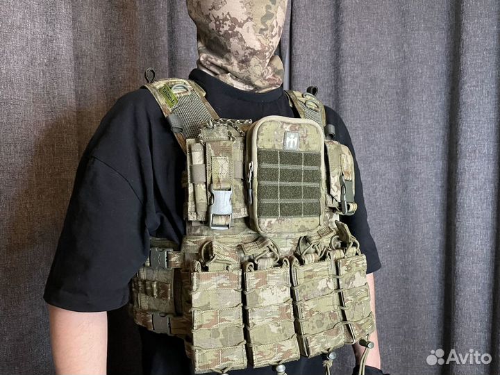 Бронежилет с подсумками и модулями