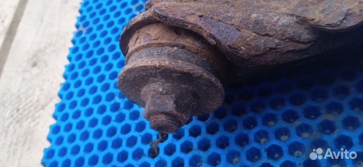 Рычаг задний нижний левый Ford Ranger