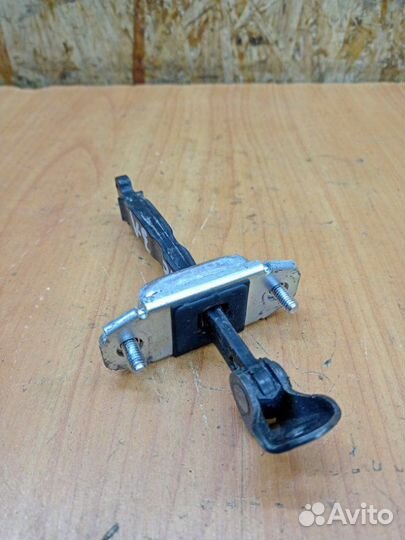 Ограничитель двери задний левый Kia Sorento XM 2