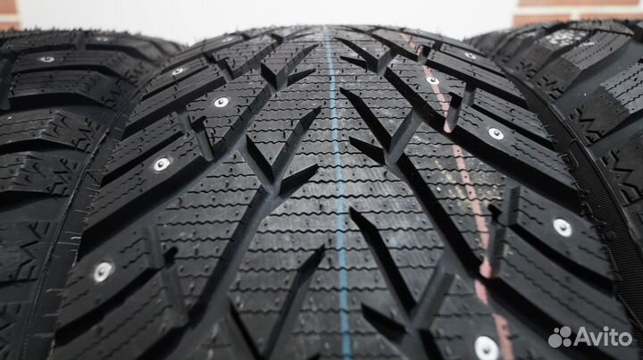 Royal Black Royal Stud 225/45 R17 94H