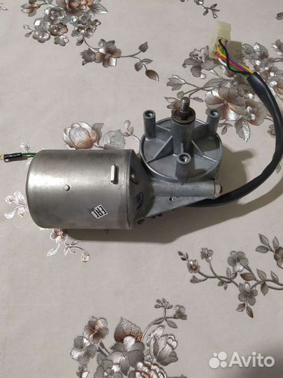 Электродвигатель стеклоочистителя с редуктором