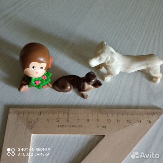 Фарфоровые статуэтки собачек, обезьянка