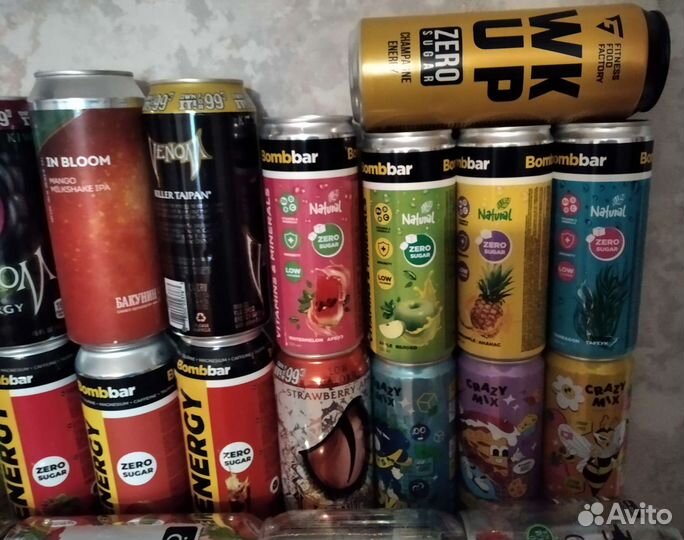 Коллекция банок из под энергетических напитков