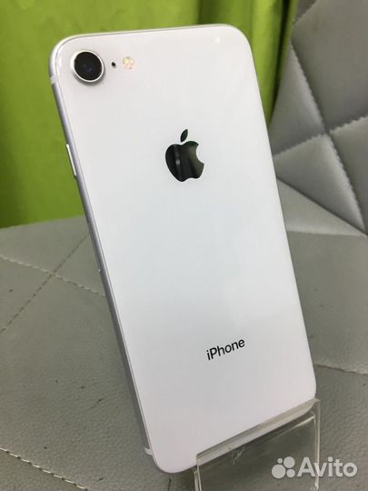iPhone 8, 64 ГБ