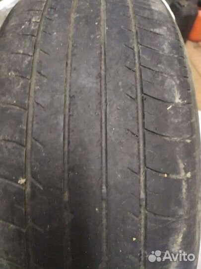 Yokohama dB Decibel E70B 215/55 R17 93V