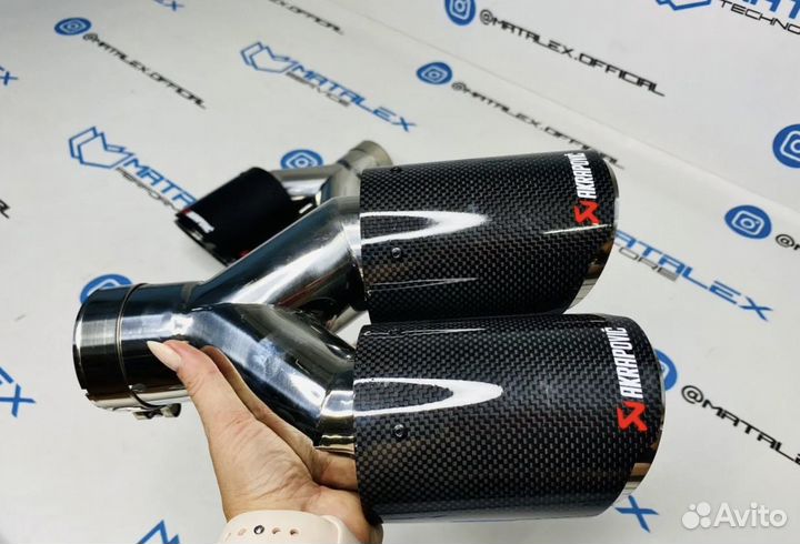 Насадки BMW Акрапович хром с карбоном комплект