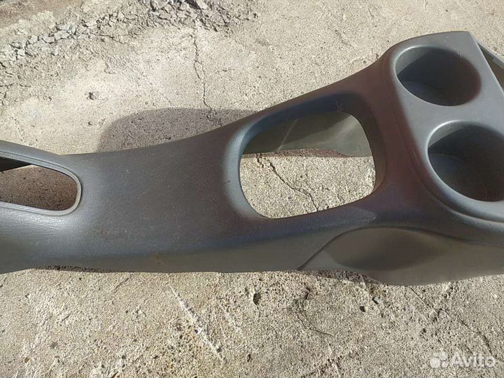 Консоль центральная между сиденьями Mazda Demio DW