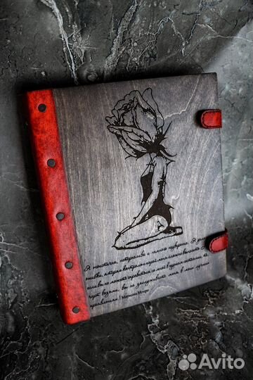 Блокнот из дерева и кожи