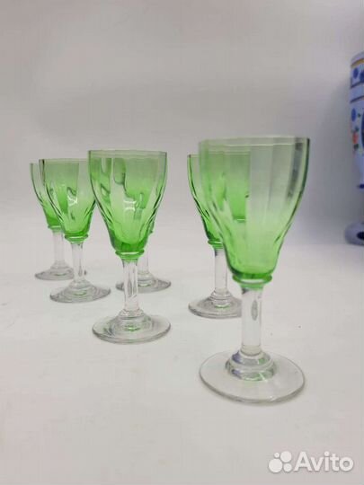 Бокал урановое стекло