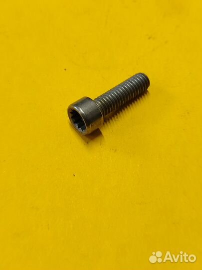 Винт с цилиндрической головкой VAG