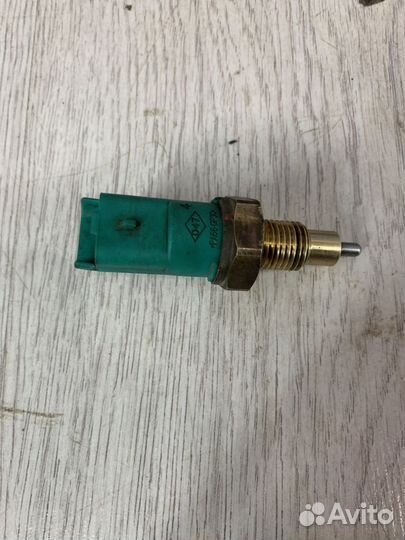 Датчик заднего хода Nissan terrano D10