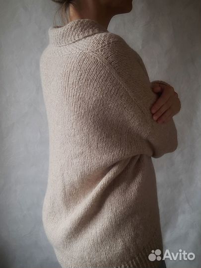 Свитер женский