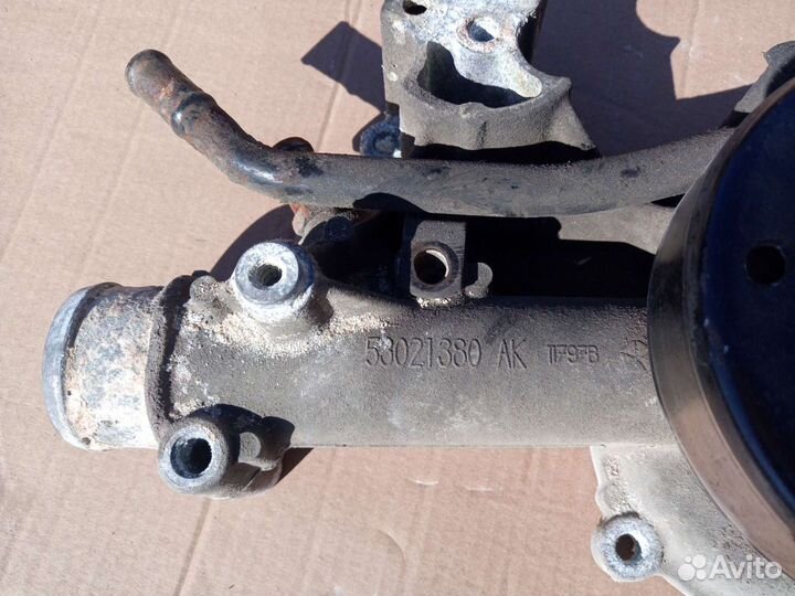 Помпа охлаждения двигателя Hemi 5.7 Dodge RAM