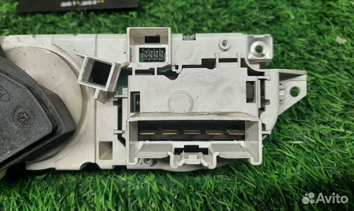 В наличии: Блок климата Ford Focus 2