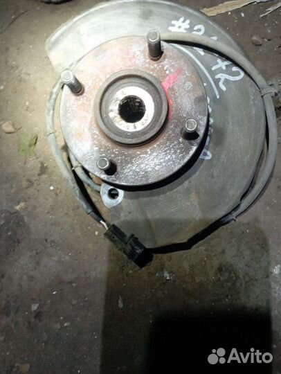 Поворотный кулак lancer 9