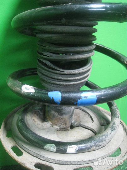 Стойка амортизатора передняя левая Toyota Verso R