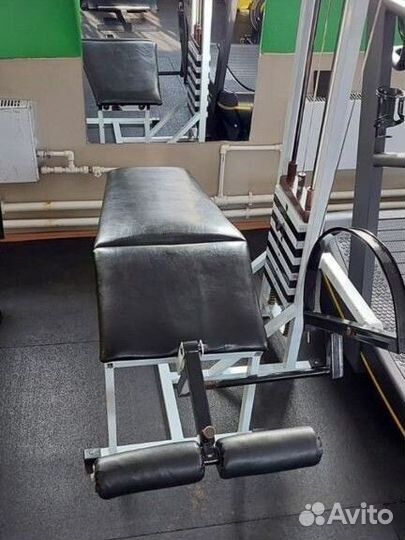 Тренажер сгибание ног