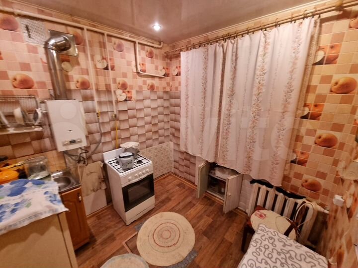 2-к. квартира, 46 м², 1/3 эт.