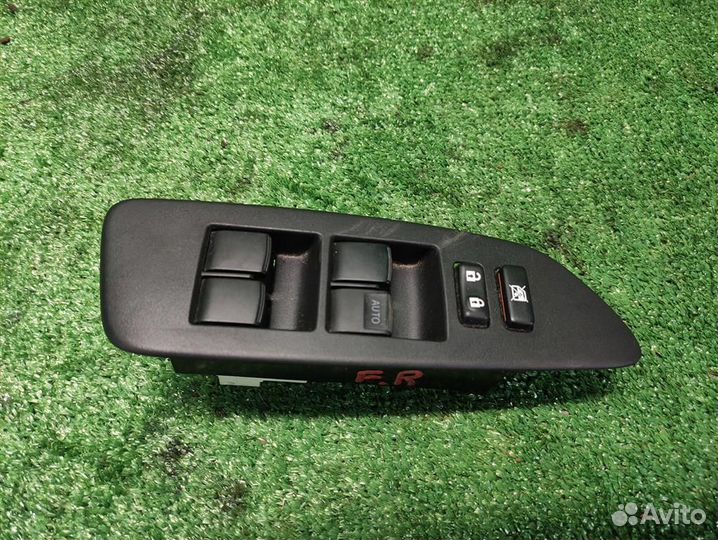 Блок управления стеклоподъемниками Toyota Auris E
