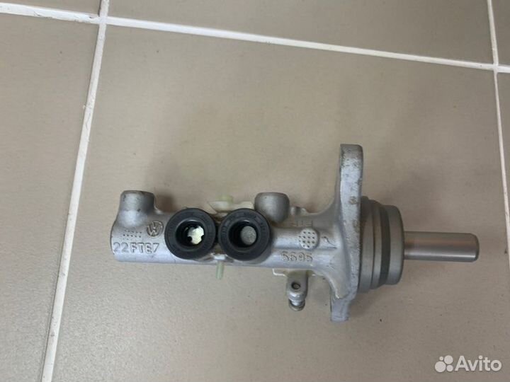 Цилиндр тормозной главный Volkswagen Polo 2011